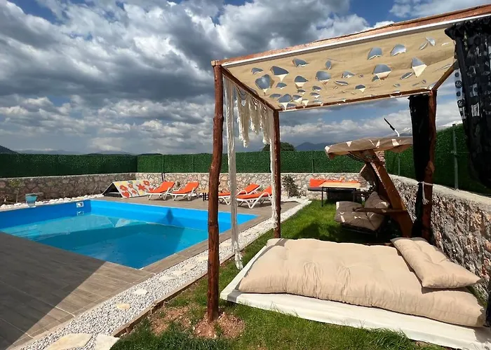 Hidden Paradise Garden *