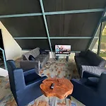 Hidden Paradise Garden 페티예